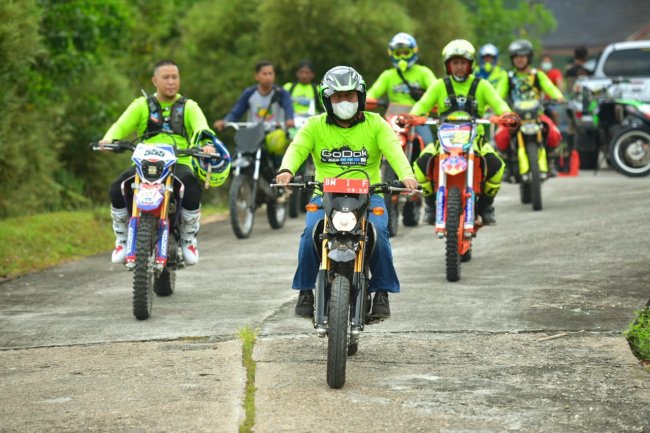 Dilepas Bupati Kampar, 300 Reider Godok Bagulo Adventure Jelajah Alam Kuok