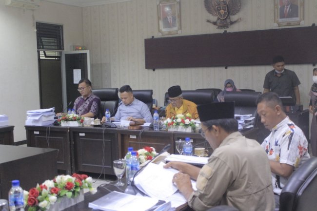 Komisi-Komisi  DPRD Kota Solok Bahas Ran perda APBD Perubahan 2021