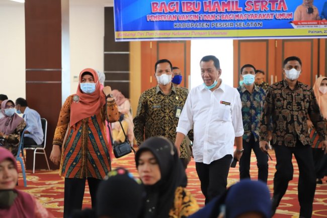 Puluhan Ibu Hamil di Pesisir Selatan Ikuti Vaksinasi