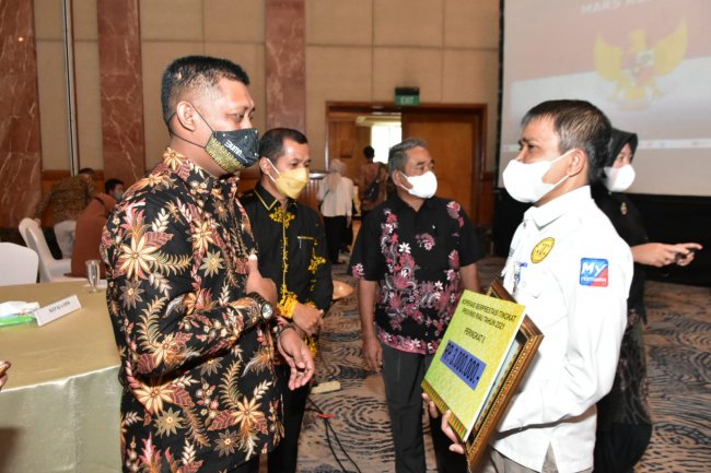 Raih Juara II, Koperasi Produsen Mitra Petani Hangtuah Terima  Penghargaan Gubernur Riau.