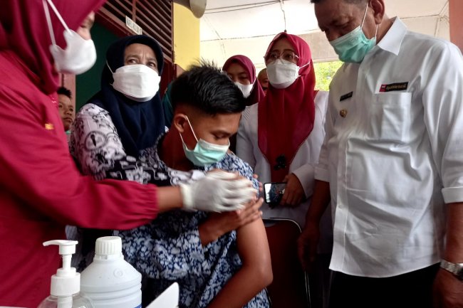 Rusma Yul Anwar: Vaksinasi Pelajar Penting Guna Membentuk Kekebalan Kelompok di Sekolah