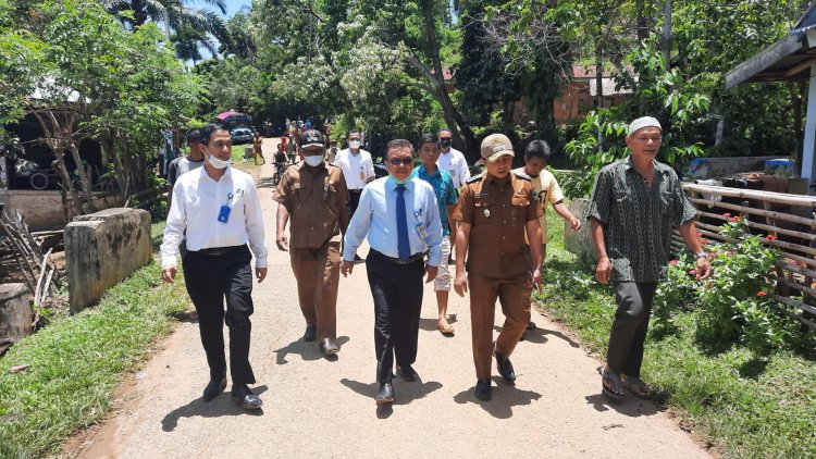 Korban Tanah Longsor Ujung Batu Dikunjungi Wabup Pessel Rudi Hariyansyah