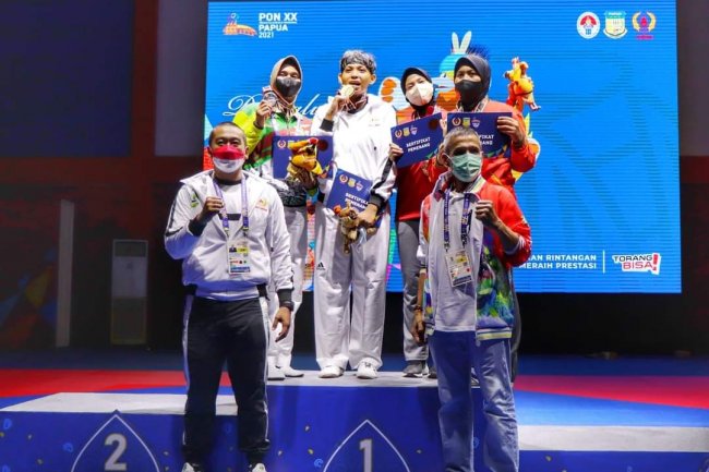 Untuk Kebanggaan Sumbar,  Wagub Audy Joinaldy Semangati Para Atlit PON dari Pinggir Lapangan