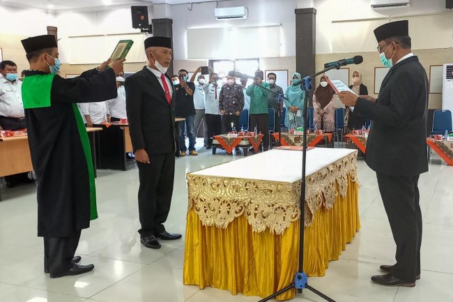 Kadis Kearsipan dan Perpustakaan Mawardi Roska Dilantik  Menjadi Sekda Pesisir Selatan