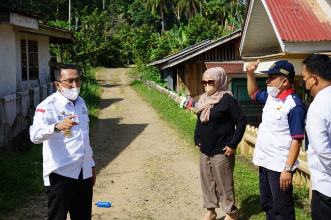 Bupati Tanah Datar Tinjau Kondisi Jalan  Penghubung Nagari Tanjung Bonai