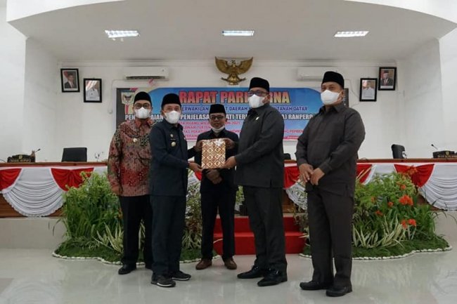 Bupati Tanah Datar Sampaikan Tiga Ranperda, BKD Bakal Dipecah Dua