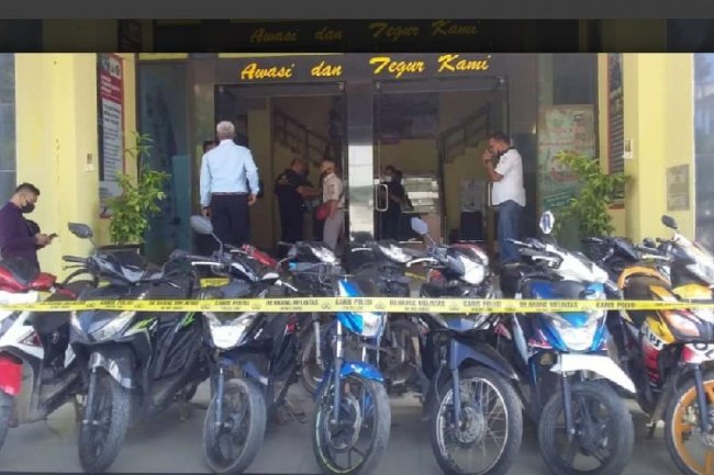 Ungkap Kasus Penggelapan, Polres Pessel Amankan 3 Tersangka dengan Barang Bukti 15 Sepeda Motor