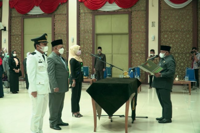 Termasuk Lima  Camat, Pemkab Kampar Lantik 68 Pejabat Eselon III dan IV  