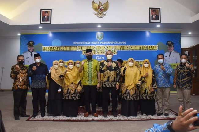 Pengurus MKKS SMP Padang Panjang di Lantik, Fadly Amran: Lahirkan Program yang Terukur
