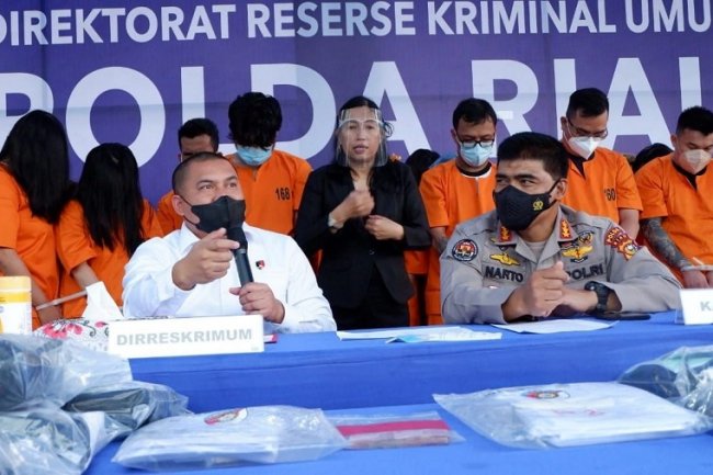 Bongkar Praktik Judi Online: Polda Riau Tangkap 59 Tersangka, Umumnya Wanita