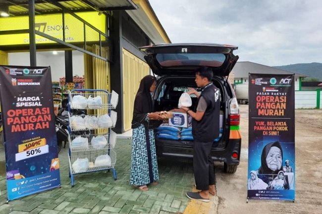 ACT Solok Gelar OPM dengan Hadirkan Sembako Setengah Harga