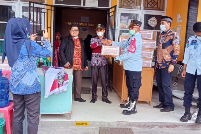 Peduli Masyarakat, Lapas Kelas III Alahan Panjang Gelar Vaksinasi dan Pembagian Sembako di Sungai Nanam