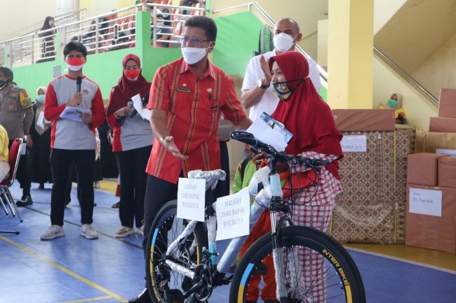 Gebyar Vaksinasi HUT IDI,  Wako Solok Sediakan Doorprize Sebuah Sepeda
