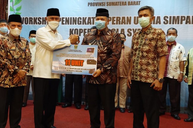 Diterima Wako Solok, 11 Koperasi Syariah Dapat Bantuan Sarana Pendukung Kegiatan