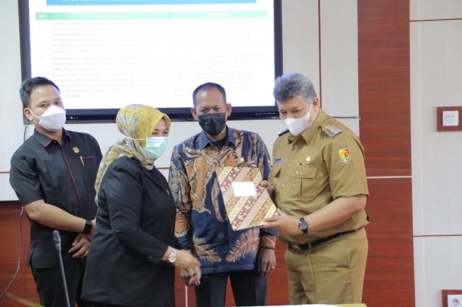 Wako Zul Elfian dan Banggar DPRD Kota Solok  Bahas Hasil Evaluasi Gubernur Terhadap Ranperda Perubahan APBD 2021
