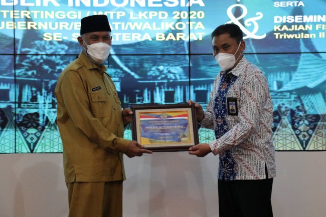 Bersama 17 Kabupaten dan Kota, Pemprov Sumbar  Terima Penghargaan WTP 5 Kali Berturut-turut