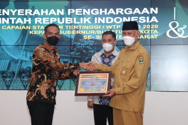 Pemkab Solok Terima Penghargaan WTP LKPD 2020 dari Kementrian Keuangan RI