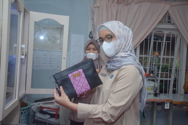 Ny. Meivyta Deri Asta Dukung Industri Konveksi dan Kerajinan  Kaum Perempuan