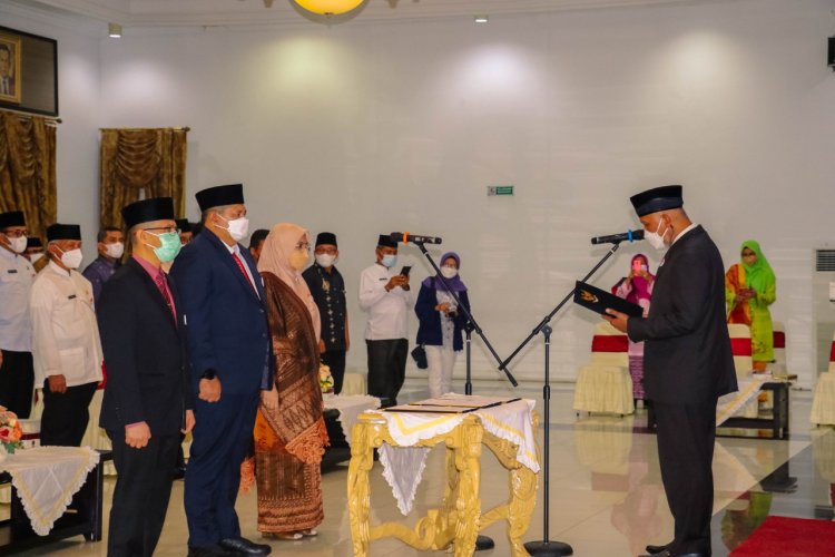 Lantik Tiga Pejabat , Gubernur Sumbar: Bangun Super Tim, Bukan Superman