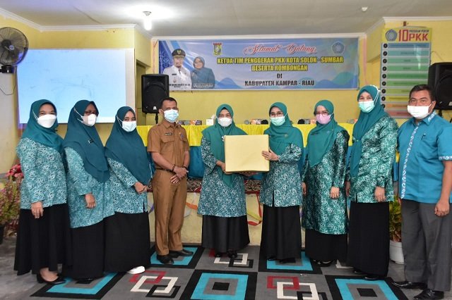 Pengurus TP-PKK Kota Solok Lakukan Studi Tiru ke Kampung KB Pulau Lawas, Kampar
