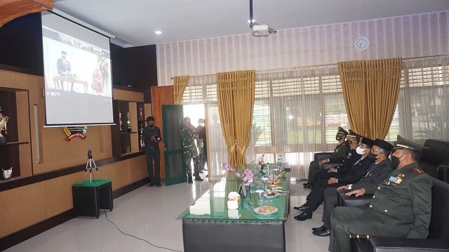 Bupati Safaruddin Ikuti Upacara Peringatan HUT TNI ke-76  Secara Virtual di Kodim 0306/50 Kota