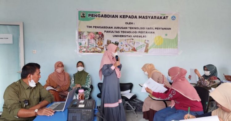 THP Unand Ajarkan Strategi Marketing Produk Kepada UMKM Lembah Gumanti dan Santri Pesantren Dr M.Natsir  