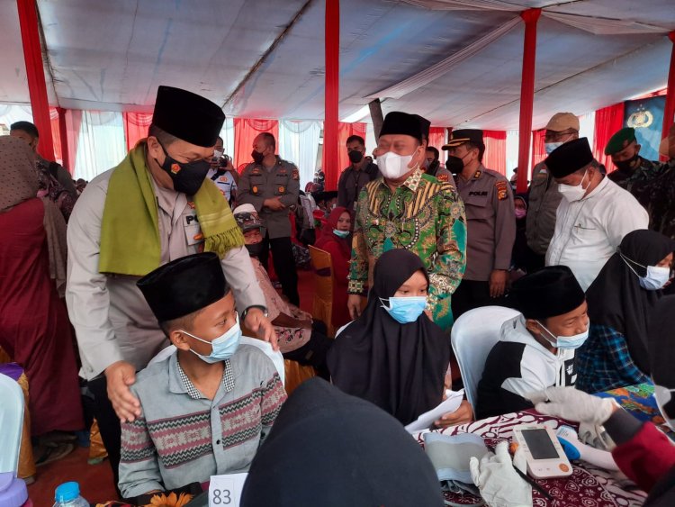 Peringati Hari Santri 2021, Kapolda Riau Gelar Vaksinasi di Ponpes Hidayatus Salafiyah Kampar