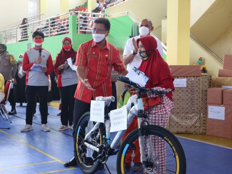 Gebyar Vaksinasi HUT IDI,  Wako Solok Sediakan Doorprize Sebuah Sepeda