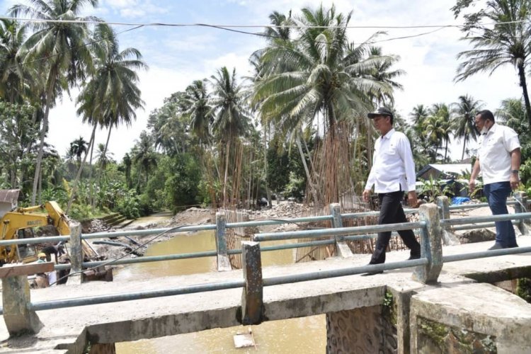 Sambangi Sejumlah Desa, Genius Umar Tinjau Progres Pengerjaan Pembangunan Phisik