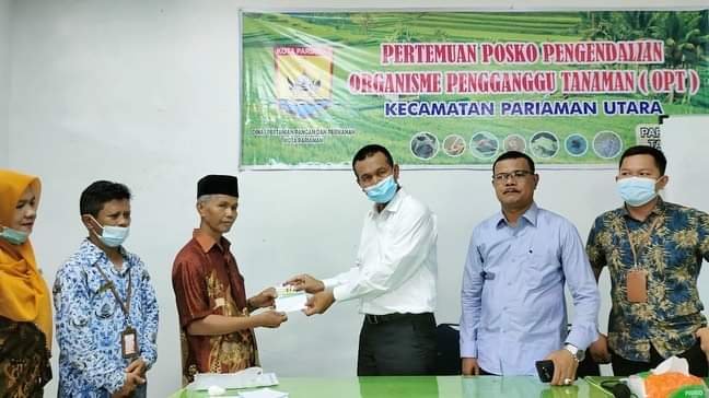 Permudah Petani Dapatkan Pupuk Bersubsidi,  Walikota Genius Umar Bagikan Kartu Tani di Kecamatan Pariaman Utara