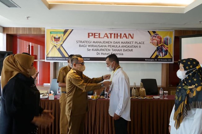 Tanah Datar Latih Wirausaha Pemula  Tentang Strategi Managemen dan Market Place  