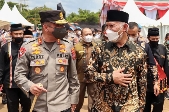 Tinjau Gebyar Sumdarsin, Panglima TNI dan Kapolri Apresiasi Pencapaian Vaksinasi Sumbar