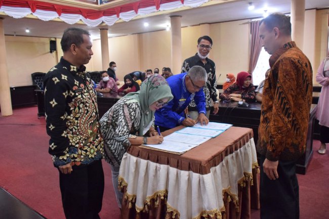 Lancar,  Serah Terima Jabatan Kabag Umum dan Kabag Persidangan Sekretariat  DPRD Kabupaten Solok 