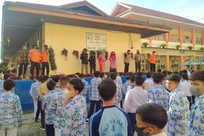 Siswa SMPN 4 Padang Panjang Diajari Cara Penanggulangan Bencana