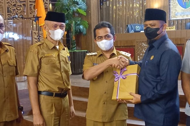 Dihadapan Sidang Paripurna DPRD, Wabup Pessel Rudi Hariyansyah, Sampaikan Nota RAPBD Tahun 2022