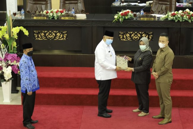 Walikota Solok Sampaikan Nota Keuangan dan Ranperda APBD Tahun 2022   