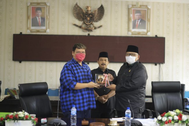 Sharing Informasi Terkait Pemulihan Ekonomi Dimasa Pandemi, Komisi II DPRD Kota Mojokerto Kunjungi Kota Solok