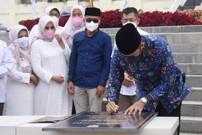 Diresmikan Wako Fadly Amran: Monumen Al Qur’an Berdiri Indah di Depan Islamic Centre Nan Megah