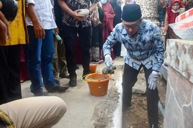 Bupati Tanah Datar Letakan Batu Pertama Pembangunan Masjid Taqwa Turawan