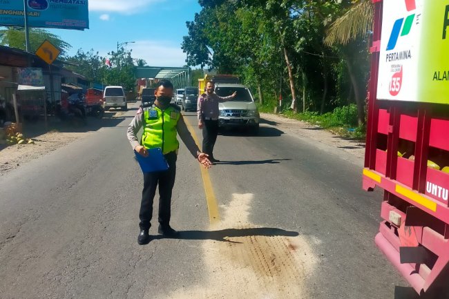 Seorang Pengendara Motor Tewas Terlindas Mobil Colt Diessel Diajalan Raya Kotobaru, Solok