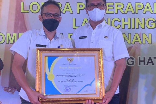 Geopark Singkarak -Danau Kembar Terima Penghargaan Daya Tarik Wisata Unggulan Sumatera Barat