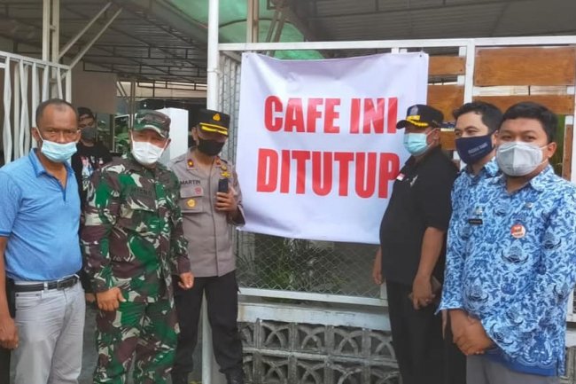Diduga Langgar Prokes dan Tak Berizin, Pemko Padang Tutup Sebuah Cafe di Jalan Diponegoro