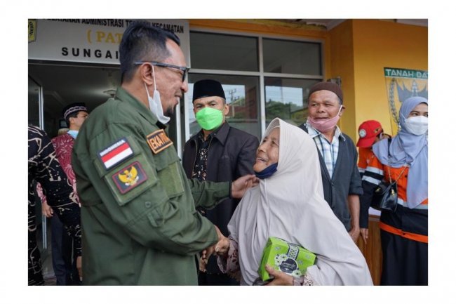 600 Mustahik  Terima Bantuan Logistik dari Baznas Tanah Datar