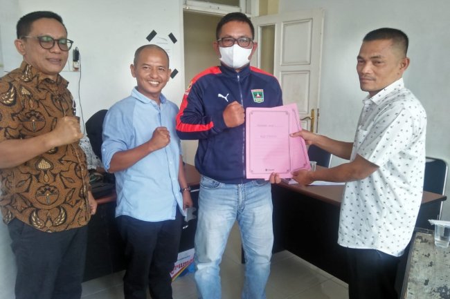 Dua Kandidat Balon Ketua Umum KONI Kota Solok Telah Antarkan Formulir Pendaftaran