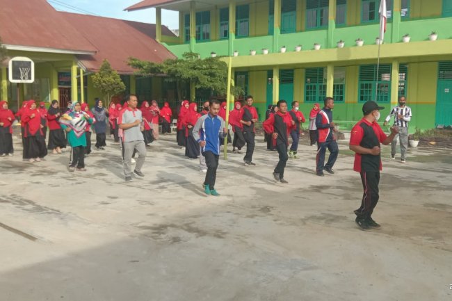 Peringati Hari Guru, MTsN 3 Solok Gelar Berbagai Kegiatan Lomba dan Bhakti Sosial