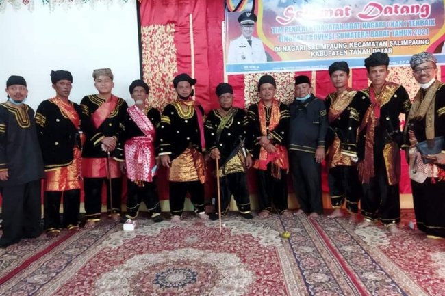 Terbaik  1 Tingkat Sumbar,  KAN Salimpaung Boyong Trophy Gubernur