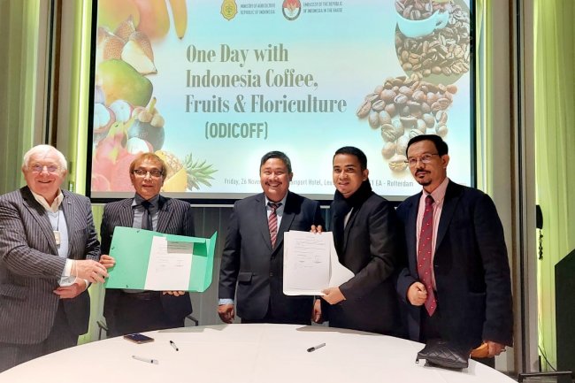 Perkenalkan Potensi Kota Solok di Forum ODICOFF  Belanda, Wawako Ramadhani Teken Letter Of Intens dengan Direktur DIPC International