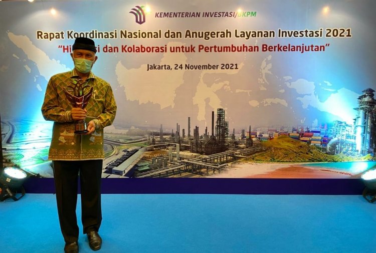 Gubernur Mahyeldi Terima Anugerah Layanan Investasi 2021, Buktikan Sumbar Daerah Ramah Investor
