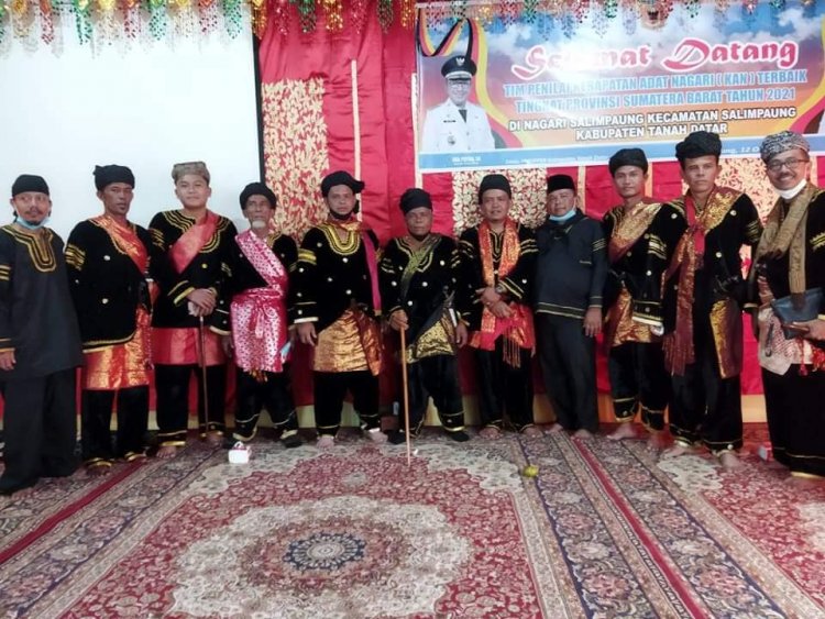 Terbaik  1 Tingkat Sumbar,  KAN Salimpaung Boyong Trophy Gubernur