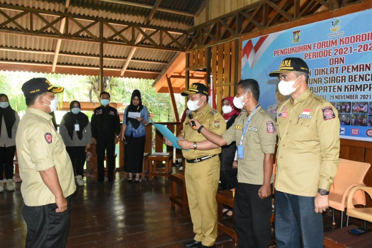 Bupati  Catur Sugeng Susanto Kukuhkan Penguruns Forum TAGANA Kampar  Periode 2021 - 2024